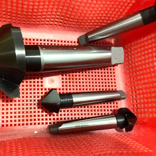 镀钛厂_镀钛加工_模具镀钛_刀具涂层_真空镀钛